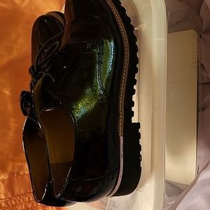 BLACK PATENT LACE UP
